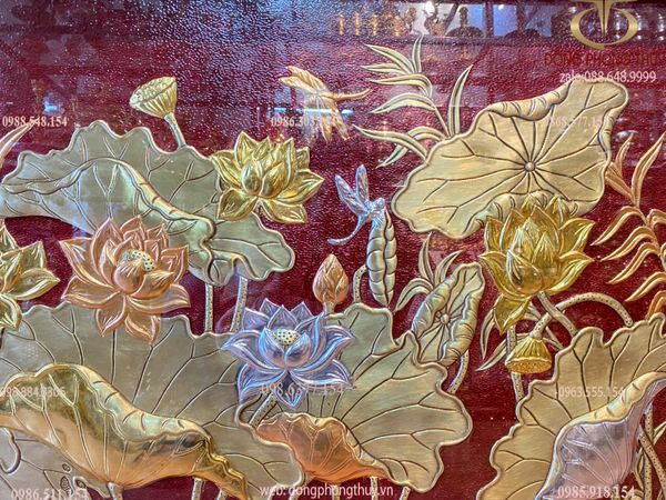 Tranh hoa sen mạ vàng bằng đồng dát vàng 24k