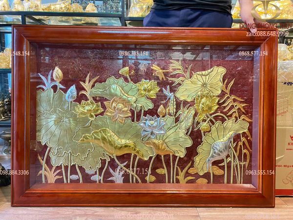 Tranh hoa sen mạ vàng bằng đồng dát vàng 24k