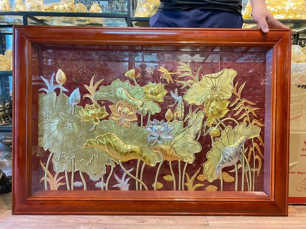 Tranh hoa sen mạ vàng bằng đồng dát vàng 24k