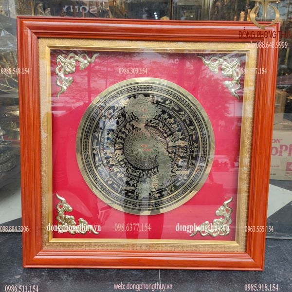 Tranh mặt trống đồng khung gỗ 68x68cm