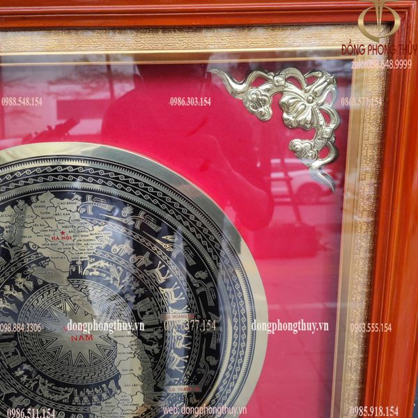 Tranh mặt trống đồng khung gỗ 68x68cm