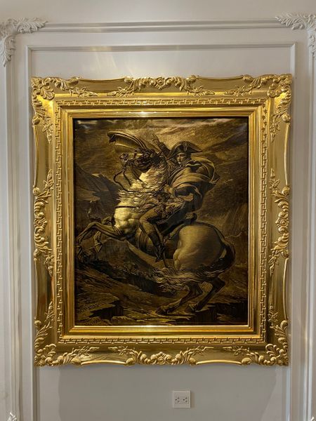 Tranh ngựa mạ vàng Napoleon cưỡi ngựa vượt dãy an pơ
