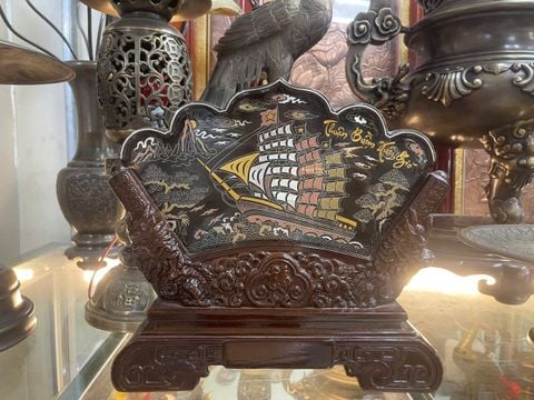 Tranh thuận buồm xuôi gió để bàn khảm ngũ sắc