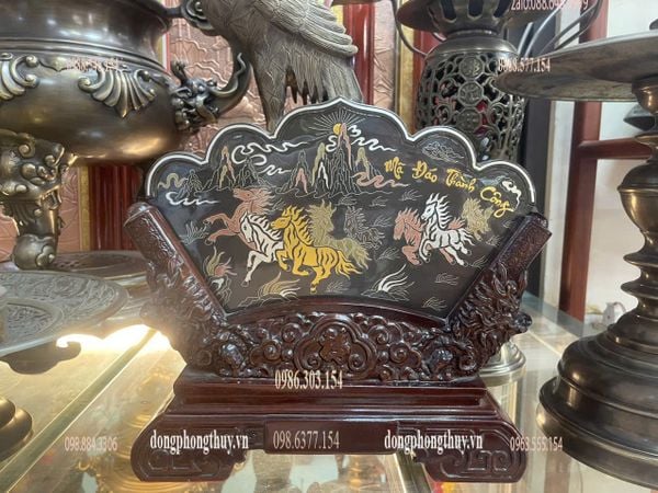 Tranh mã đáo thành công để bàn khảm ngũ sắc