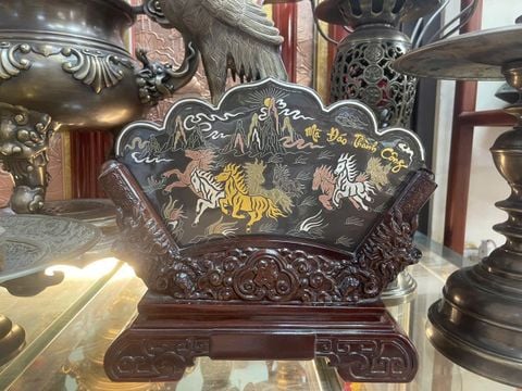 Tranh mã đáo thành công để bàn khảm ngũ sắc
