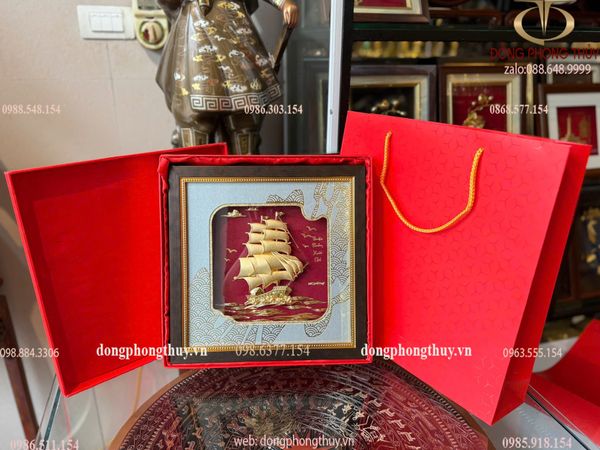Tranh thuyền buồm mạ vàng 24k - tranh thuận buồm xuôi gió 30x30cm