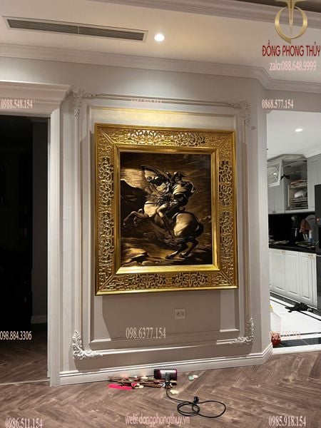 Tranh ngựa mạ vàng Napoleon vượt dãy AnPơ kích thước 1m22*1m39 dát vàng