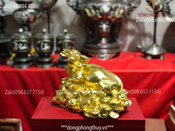 Tượng trâu vàng phong thủy nằm bằng đồng thếp vàng 24k cao 16cm