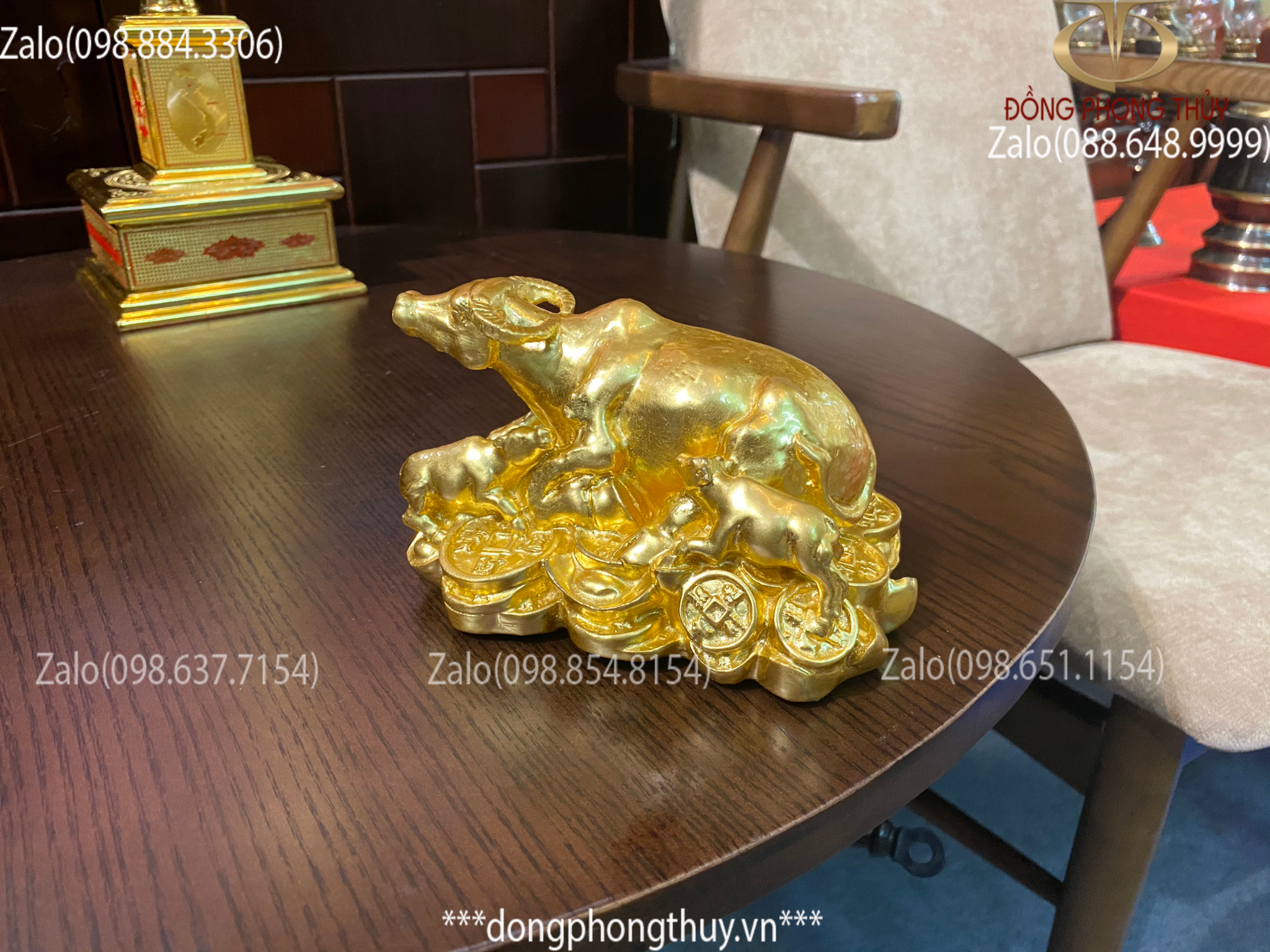 Tượng Trâu Mẹ con bằng đồng thếp vàng 24k