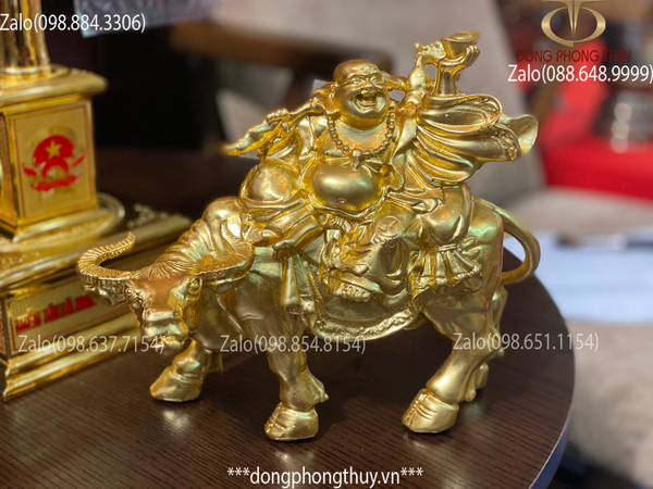 Tượng phật di lặc cưỡi trâu bằng đồng thếp vàng 24k cao 16, nặng 1,5kg