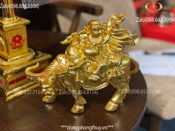 Tượng phật di lặc cưỡi trâu bằng đồng thếp vàng 24k cao 16, nặng 1,5kg