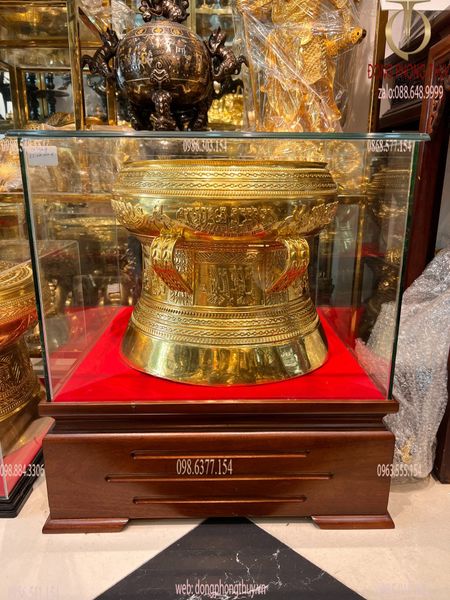 Trống đồng 40cm dát vàng 24K đôn hộp kính