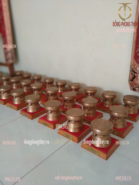 Quả trống đồng đỏ 25cm hoa văn chìm ngọc lũ
