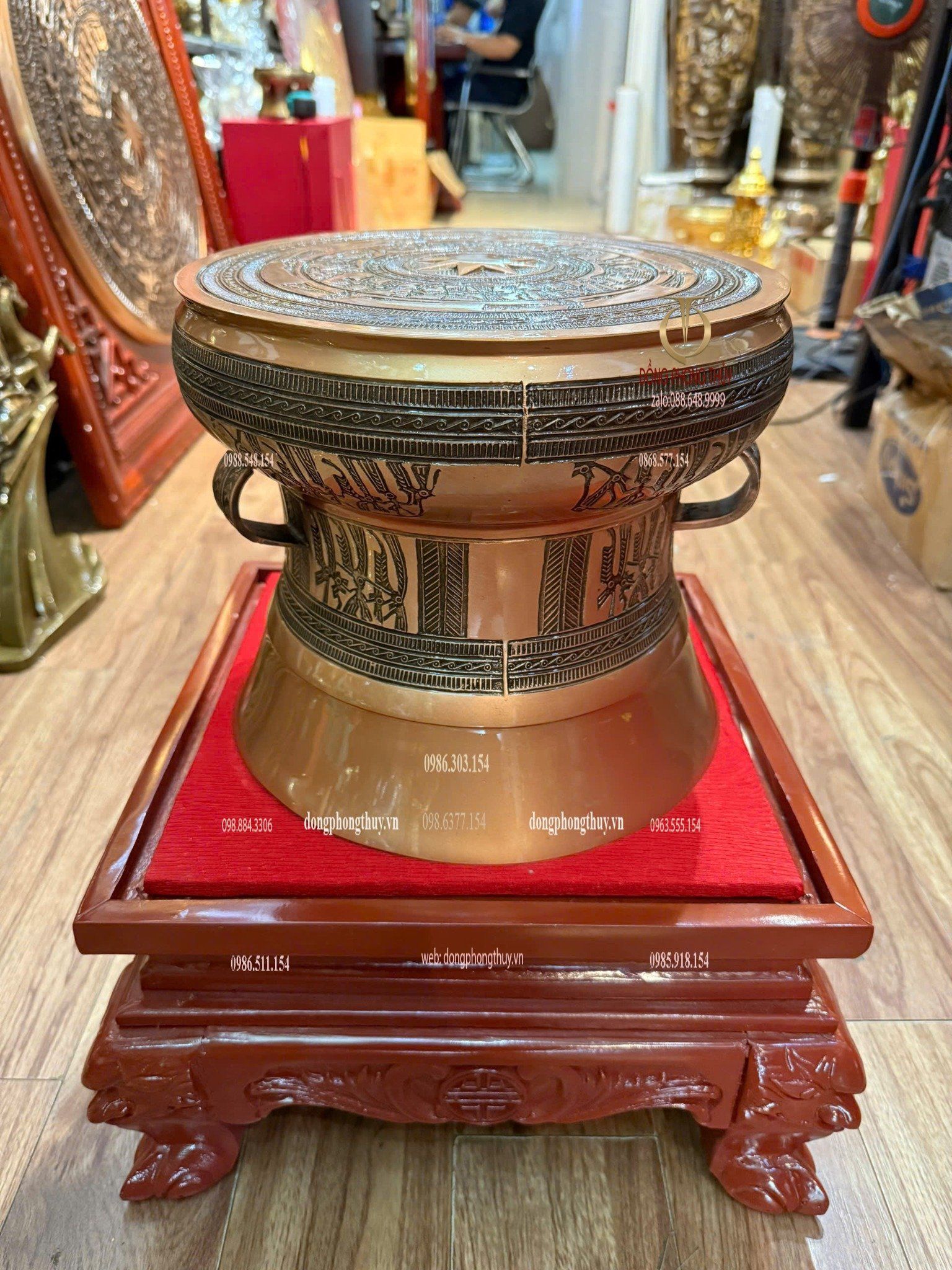 Quả trống đồng đỏ 25cm hoa văn chìm ngọc lũ