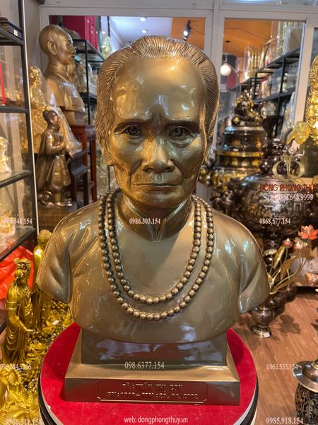 Tượng chân dung truyền thần bằng đồng đỏ cao 48cm