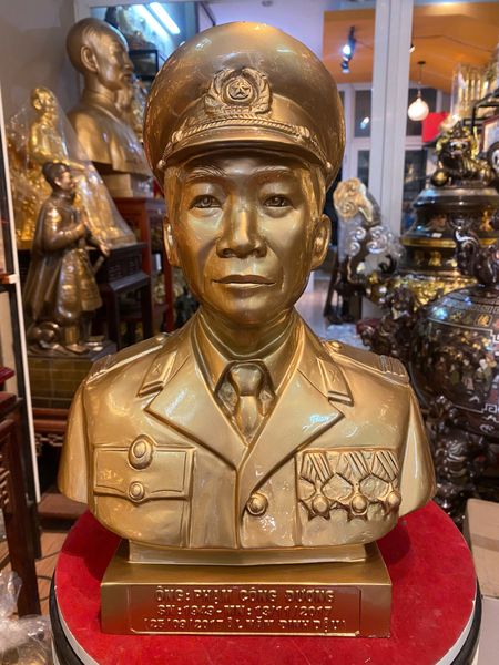 Tượng chân dung bằng đồng cao 38cm