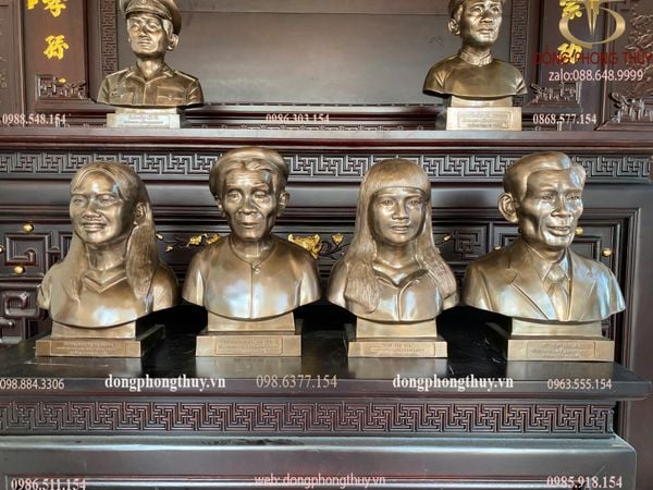 Tượng truyền thần bằng đồng đỏ