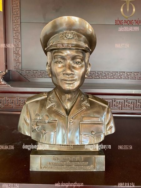 Tượng truyền thần bằng đồng đỏ