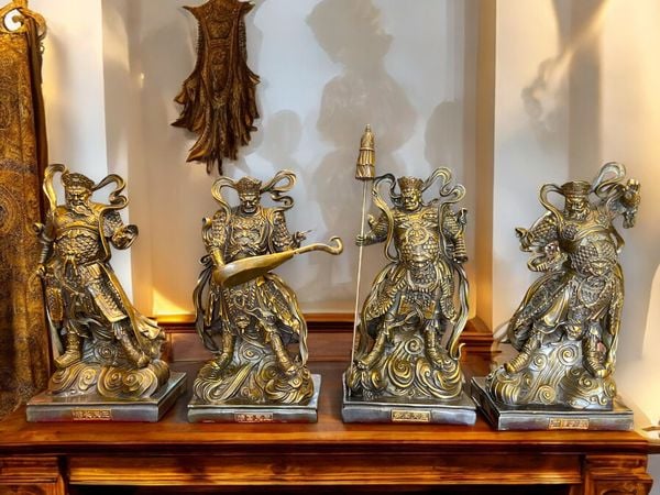 Bộ Tứ Đại Thiên Vương bằng đồng cao 48 ngang 28 sâu 16cm nặng 50kg