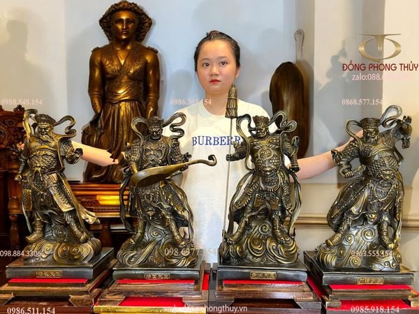 Bộ Tứ Đại Thiên Vương bằng đồng cao 48 ngang 28 sâu 16cm nặng 50kg