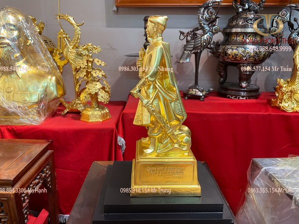tượng trần hưng đạo - tượng trần quốc tuấn bằng đồng dát vàng 24k cao 30cm  ngang 11cm sâu 12cm nặng 2,4kg