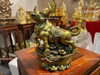 tượng trâu bằng đồng dáng đứng thỏi vàng cao 21cm dài 17cm nặng 2kg