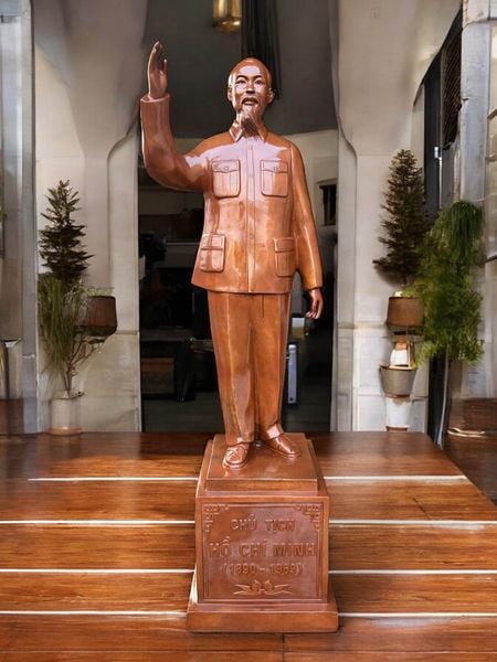 Tượng Bác Hồ 90cm nặng 35kg đồng đỏ màu ửng đỏ da lươn cánh dán