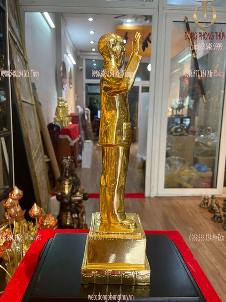 Tượng bác hồ đứng vẫy tay chào 30cm dát vàng 24k