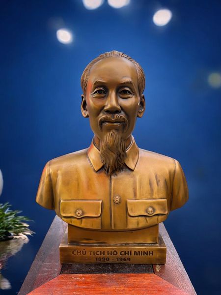 Tượng Bác Hồ 42cm bằng đồng