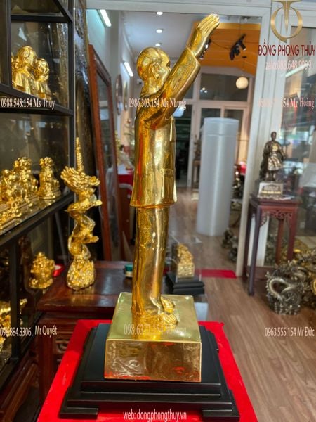 Tượng Bác Hồ vẫy tay cao 50cm Dát vàng 24K