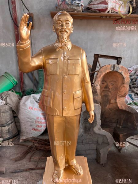 Tượng bác hồ bằng đồng đứng vẫy tay chào