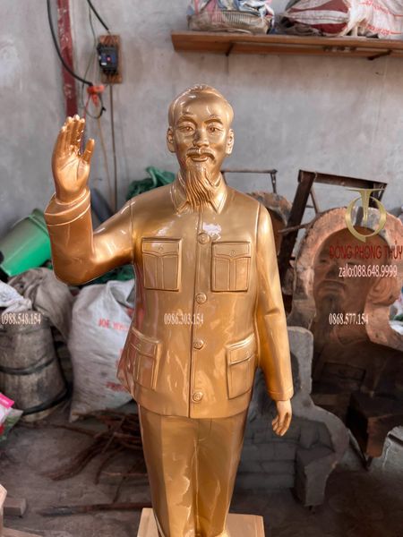 Tượng bác hồ bằng đồng đứng vẫy tay chào