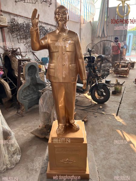 Tượng bác hồ bằng đồng đứng vẫy tay chào