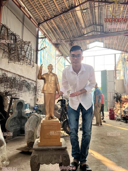 Tượng bác hồ bằng đồng đứng vẫy tay chào
