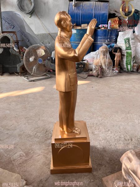 Tượng bác hồ bằng đồng đứng vẫy tay chào