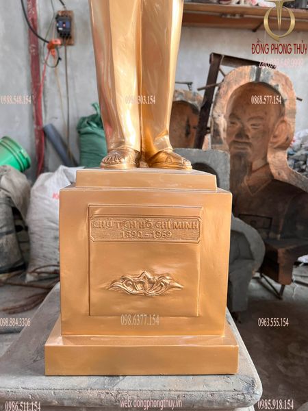 Tượng bác hồ bằng đồng đứng vẫy tay chào