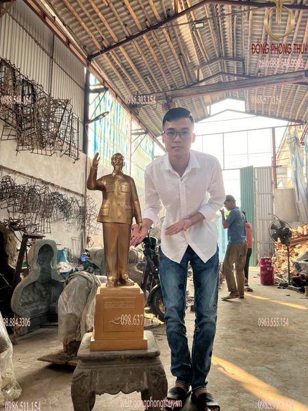 Tượng bác hồ bằng đồng đứng vẫy tay chào