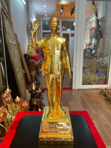 Tượng bác hồ đứng vẫy tay chào 30cm dát vàng 24k