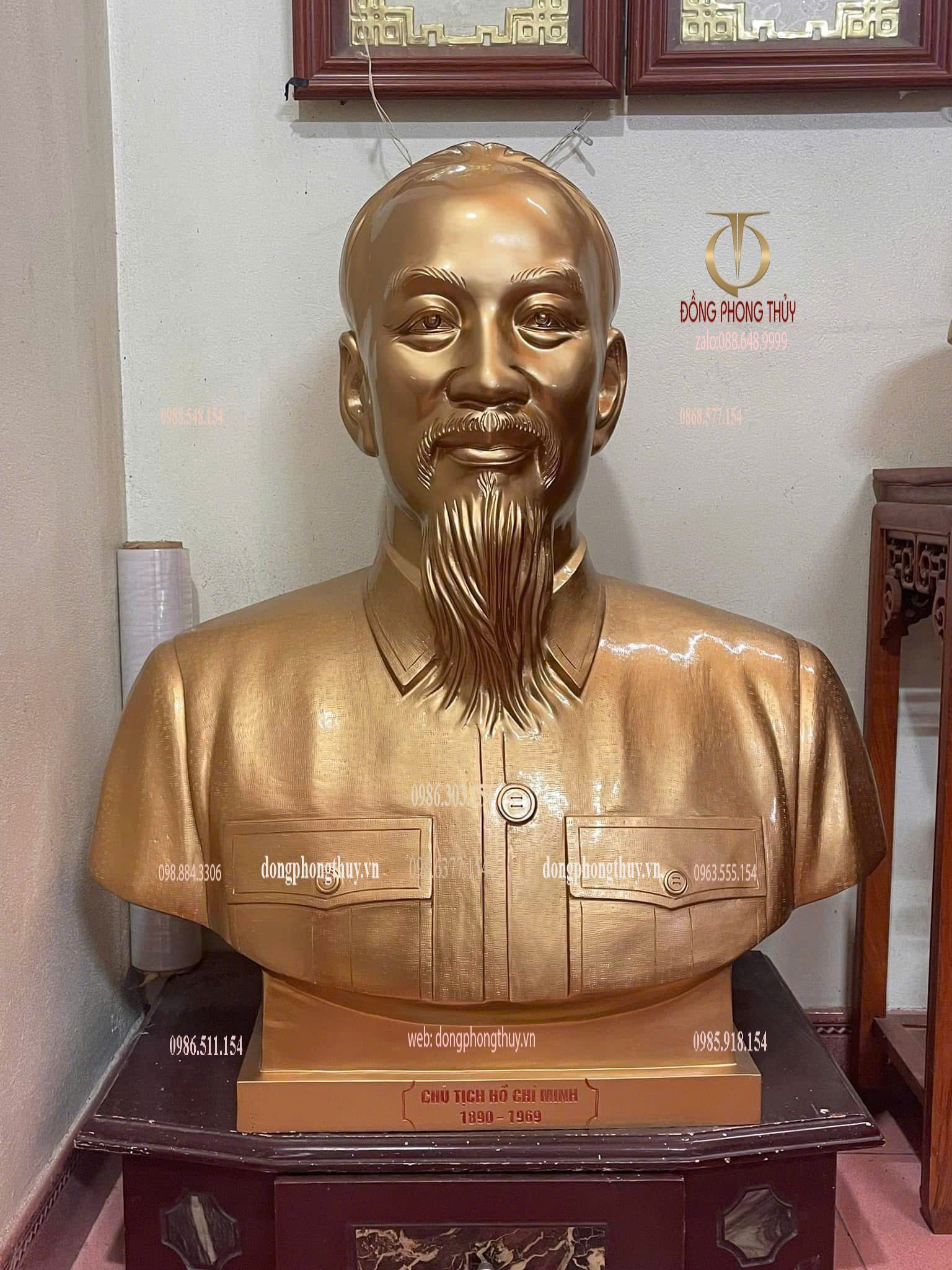 Tượng Bác Hồ bằng đồng đỏ