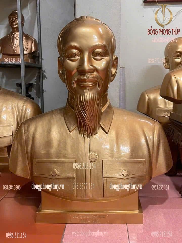 Tượng Bác Hồ bằng đồng đỏ