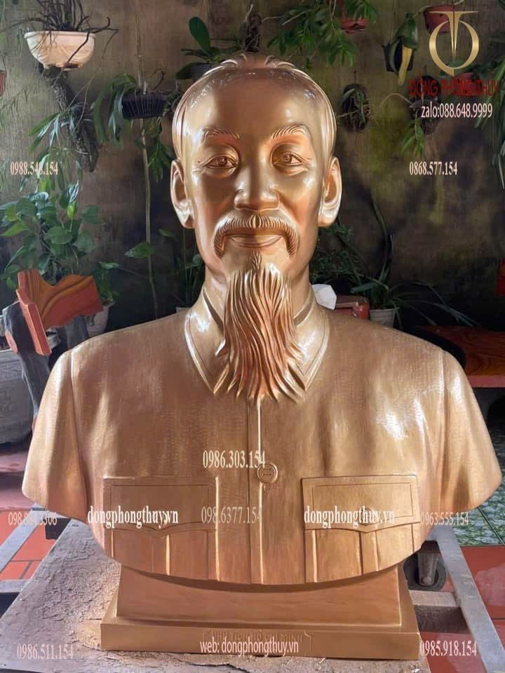 Tượng Bác Hồ bằng đồng đỏ
