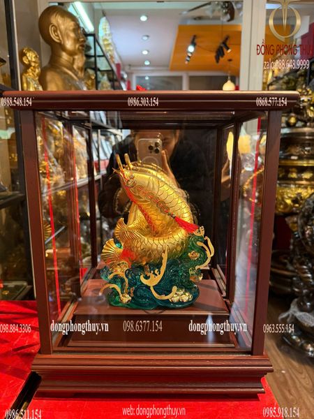Tượng cá chép vượt vũ môn mạ vàng 24k 17x29x35cm