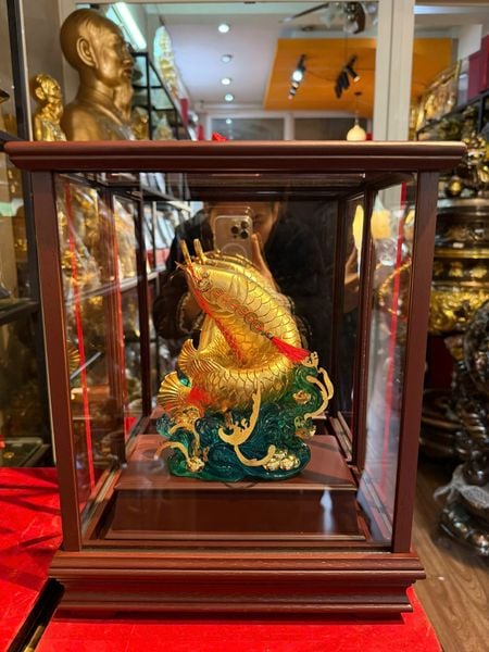 Tượng cá chép vượt vũ môn mạ vàng 24k 17x29x35cm