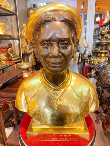 Tượng chân dung bằng đồng dát vàng 24K cao 48cm