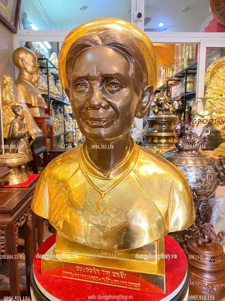 Tượng chân dung bằng đồng dát vàng 24K cao 48cm