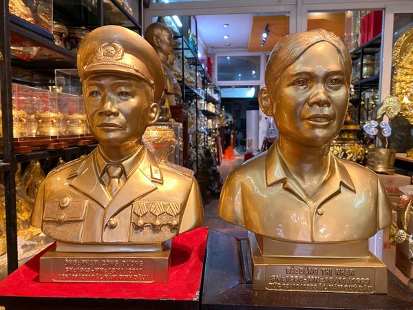 Tượng chân dung bằng đồng cao 38cm