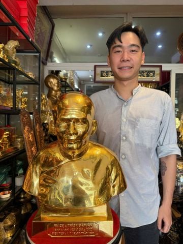 Tượng chân dung truyền thần dát vàng 24k