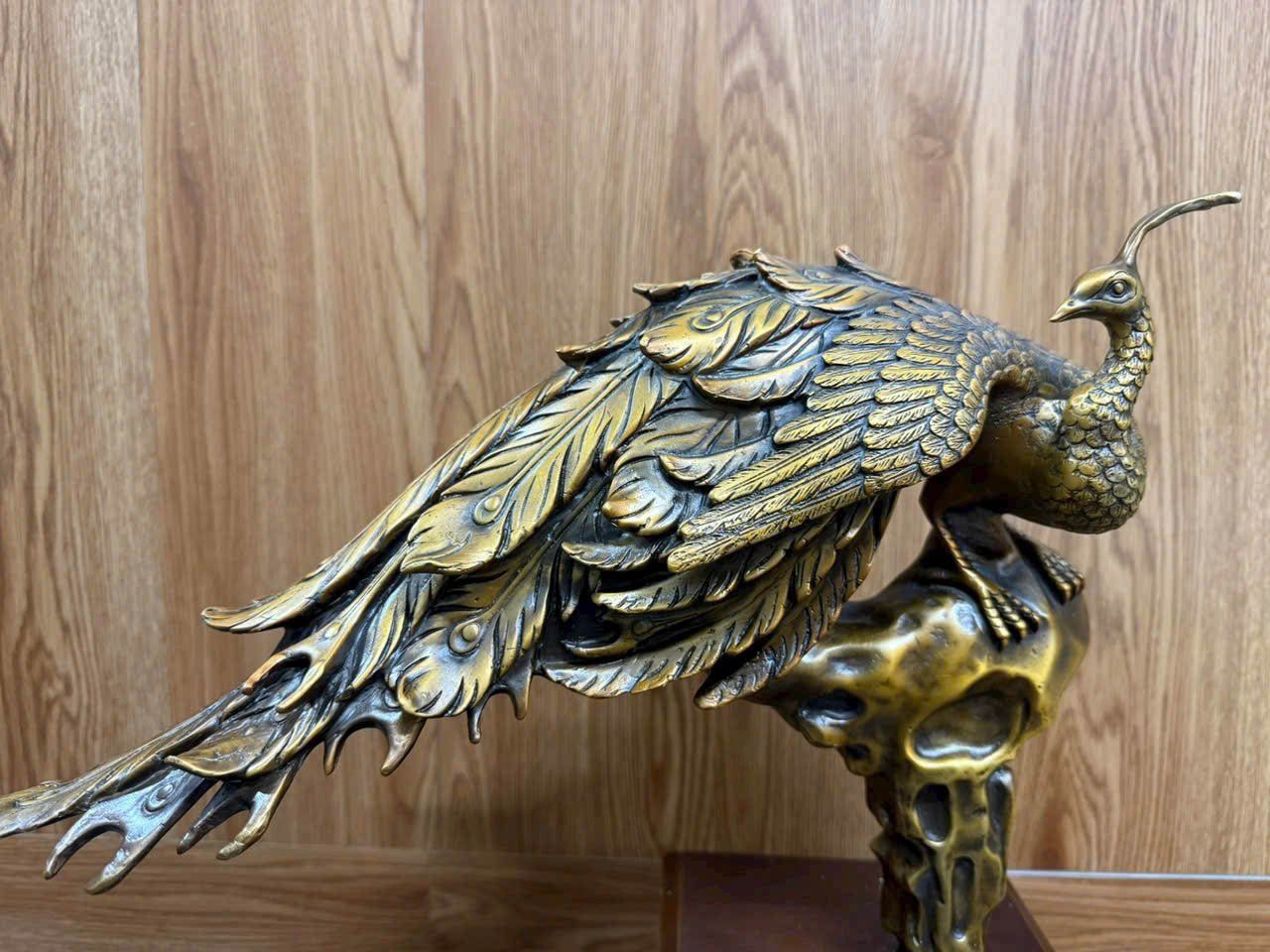Tượng chim công bằng đồng