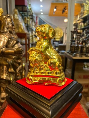 Tượng chó phong thủy bằng đồng dát vàng