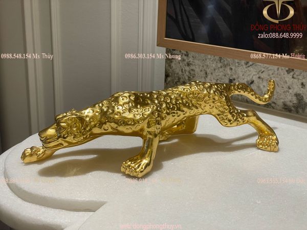 Quà tặng mạ vàng: Tượng con báo bằng đồng dát vàng 24k